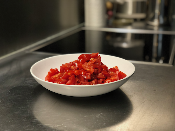 Was macht man mit den letzten Tomaten, die man vor dem Winter aus dem eigenen Garten erntet? Richtig!! Die perfekte Sauce zu deiner Pasta :-)